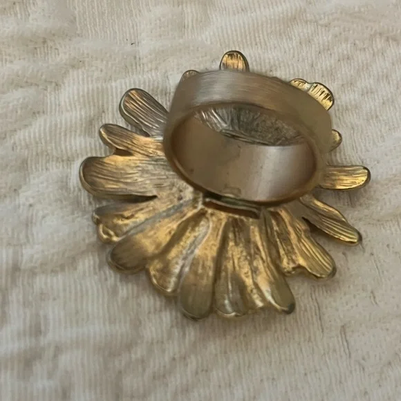 Fun flower ring - Picture 9 of 12